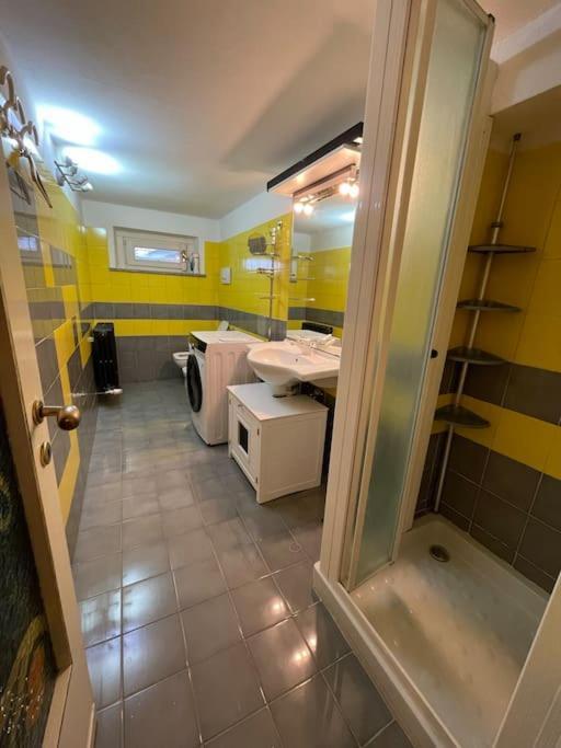 Musicians Mansion Loft Apartment Fino Mornasco Bagian luar foto